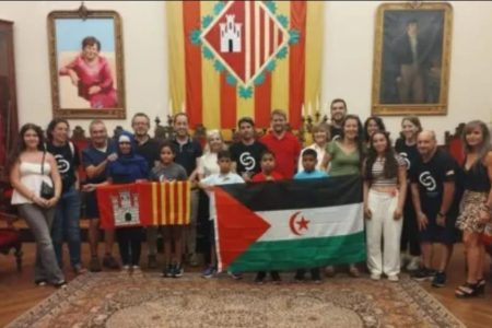 بين “عطلة في سلام” وتناقضات السياسة: أطفال مخيمات تندوف في تيراسا… ووجه إسبانيا المزدوج