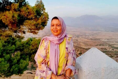 ” شُرْفَةُ العالَمِ المُوازي” قصيدة لـلشاعرة :  فَريدة عَدنَان