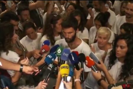 🇪🇸 نشطاء “أسطول الصمود” يعودون إلى مدريد بعد احتجازهم في إسرائيل: “ضربونا وقيّدونا من الأيدي والأرجل